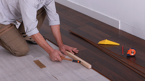 Poseur de plancher de bois franc et de plancher flottant à Laval - Planchers Premier Choix à Laval Poseur de plancher de bois franc et de plancher flottant à Laval - Planchers Premier Choix à Laval