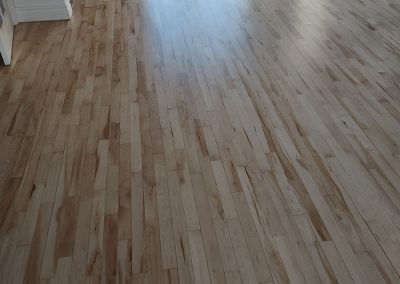 Changement de plancher pour du bois franc blanc après à Laval - Planchers Premier Choix