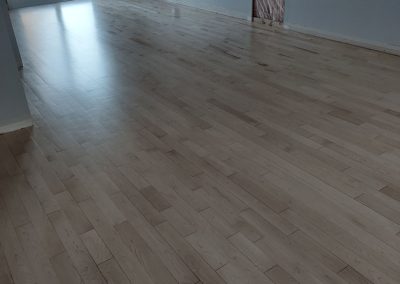 Service de reparation et sablage de plancher à Laval après les travaux / Entrepreneur Planchers premier choix situe a laval
