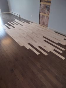 Service de reparation et sablage de plancher à Laval avant les travaux / Entrepreneur Planchers premier choix situe a laval