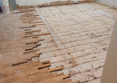 Service de reparation et sablage de plancher à Laval avant / Entrepreneur Planchers premier choix situe à laval